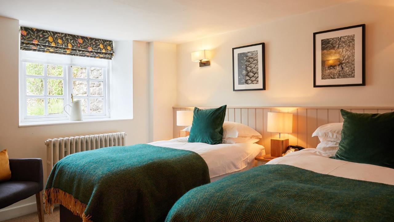 Tudor Farmhouse Hotel Клеарвэл Экстерьер фото