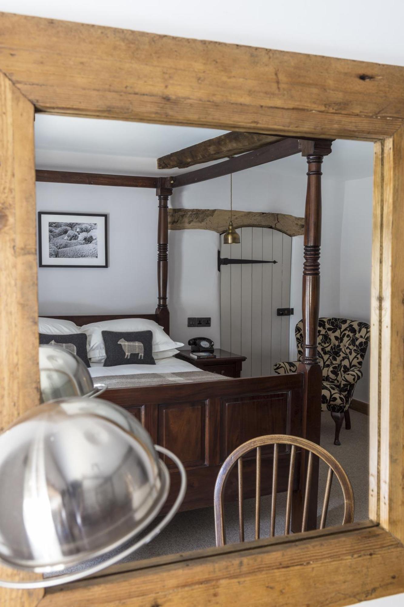 Tudor Farmhouse Hotel Клеарвэл Номер фото