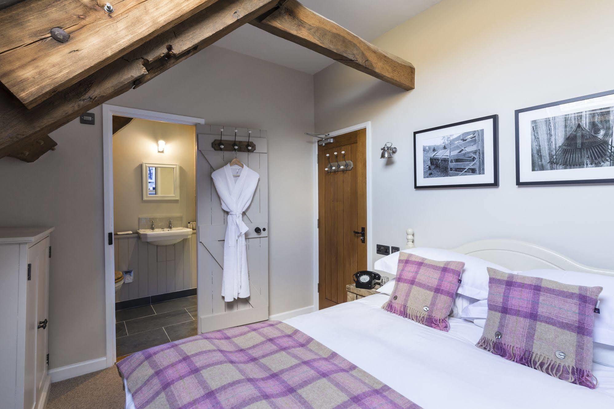 Tudor Farmhouse Hotel Клеарвэл Экстерьер фото
